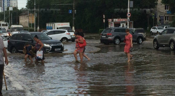 В Волгограде из-за ливней объявили режим чрезвычайной ситуации