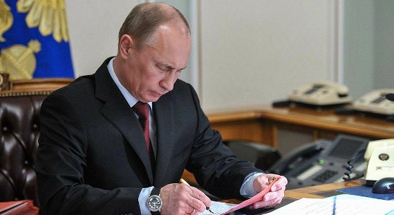 Путин подписал закон о СМИ — иностранных агентах