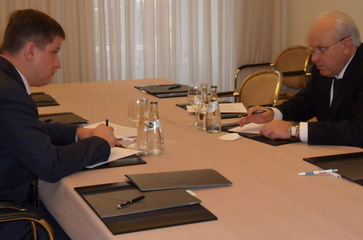 Глава Хакасии провел переговоры с РусГидро по снижению энерготарифов