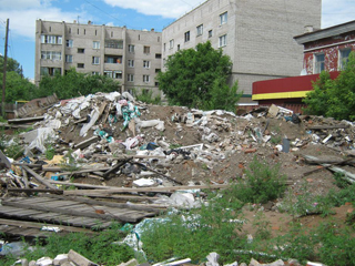 Абаканцы погрязли в горе строительного мусора (фото)